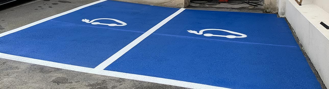 Réalisation - marquage au sol - place de parking véhicule électrique